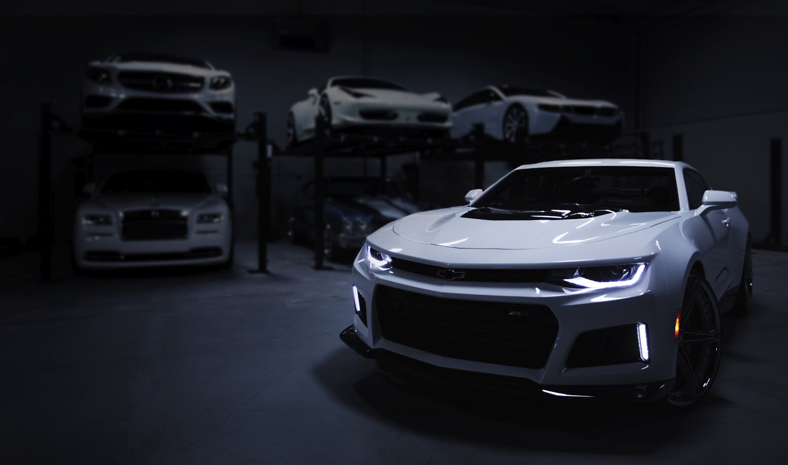 Modern automobile studio with multiple cars on display, representing the kind of configurator showroom Nipsapp builds in Unreal Engine